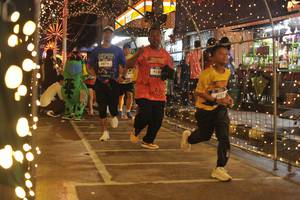 BIB: 4076, 4185
                            <button type="button" onclick="openModal(26220358)" class="btn btn-primary btn-sm float-right btn-popup" data-toggle="modal" data-target=".modal-high-quality">
                        <i class="fas fa-shopping-cart"></i> Add to Cart
                    </button>
                                            <button type="button" onclick="isThisMe(26220358, true)" class="btn btn-success btn-sm float-right btn-popup btn-isme hidden" data-toggle="tooltip" data-placement="bottom" title="นี่คือรูปของคุณใช่ไหม คลิกที่นี่เพื่อเอาเข้าอัลบั้ม">
                        <i class="fas fa-plus"></i> Add to album
                    </button>
                    <button type="button" onclick="isThisMe(26220358, false)" class="btn btn-warning btn-sm float-right btn-popup btn-isnotme hidden">
                        <i class="fas fa-ban"></i> Remove from album
                    </button>